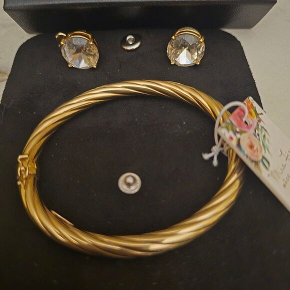 GOLD TWISTED BANGLE W/ MATCHING X-LARGE CRYSTAL STUDS - Picture 5 of 5